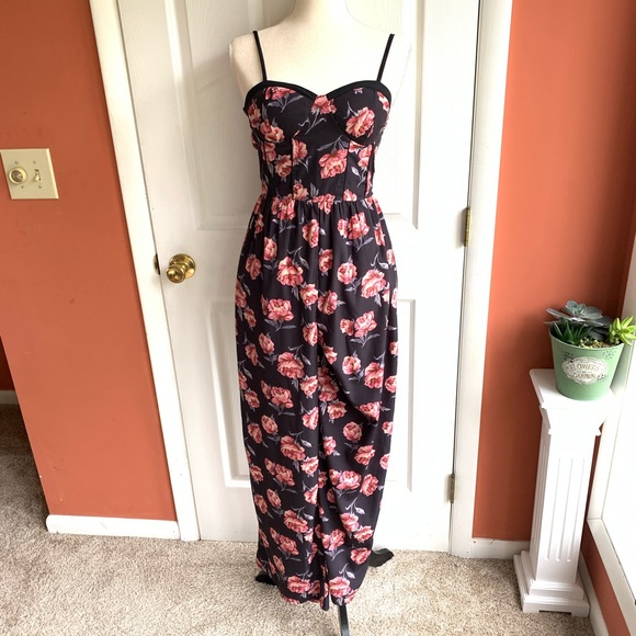 SOLD  of Gypsies floral romper /  jumpsuit - Picture 2 of 7